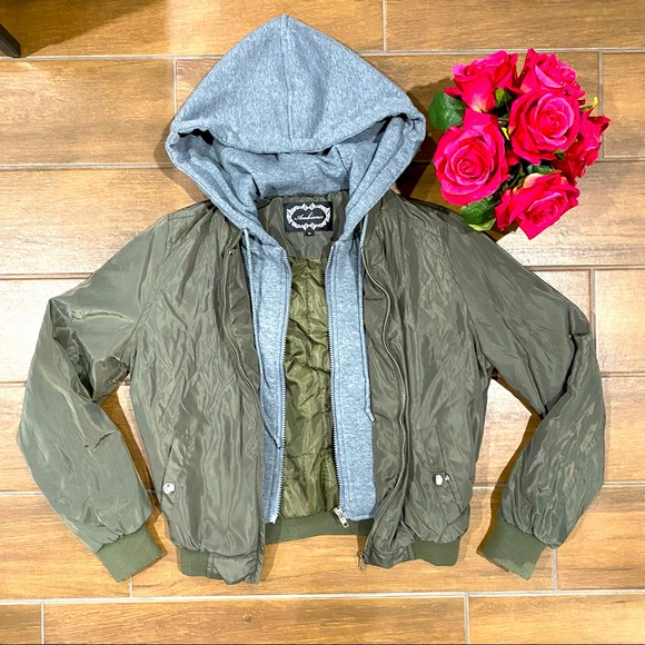 Ambiance Apparel Green Bomber Jacket (Size M) 🌹 - Picture 4 of 16